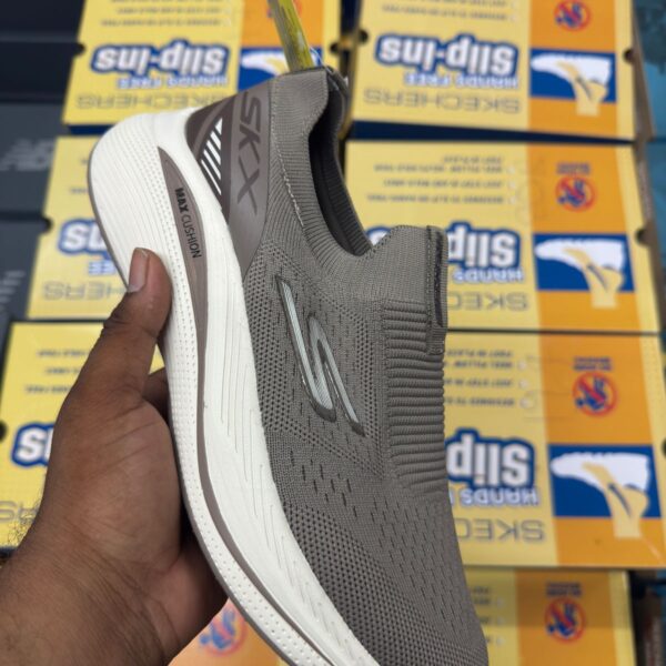 Skechers Max cushion Slip-On