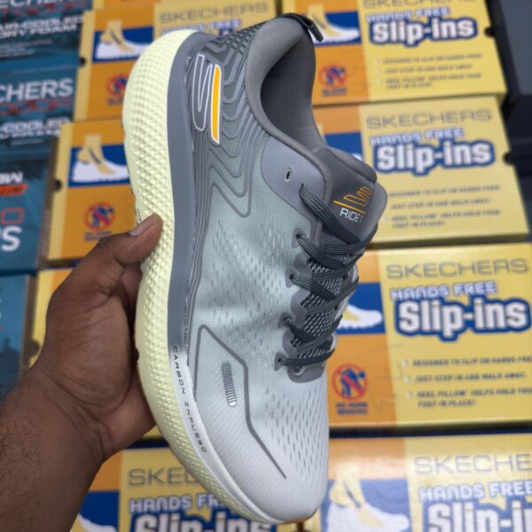 Skechers hyper burst